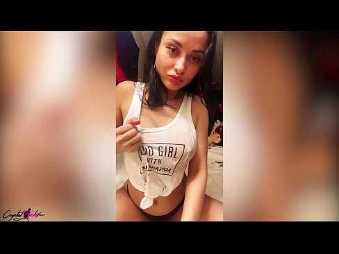 ❤️ En stor, smuk kvinde, der afpiller sin fisse og kærtegner sine store bryster i en våd T-shirt ❤ Skøn porno at da.higlass.ru ❌️❤